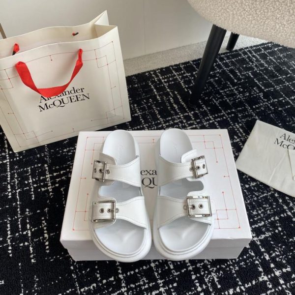 Einkäufer Alexander McQueen Jelly-Sandalen mit dicken Sohlen