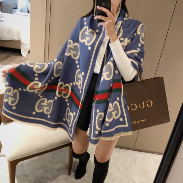 replica,schuhe,beste,kaufen,1:1,besten,seiten,Replik,turnschuhe,sneakers Neuer Gucci-Jacquard-Schal aus Kaschmirimitat mit Buchstaben