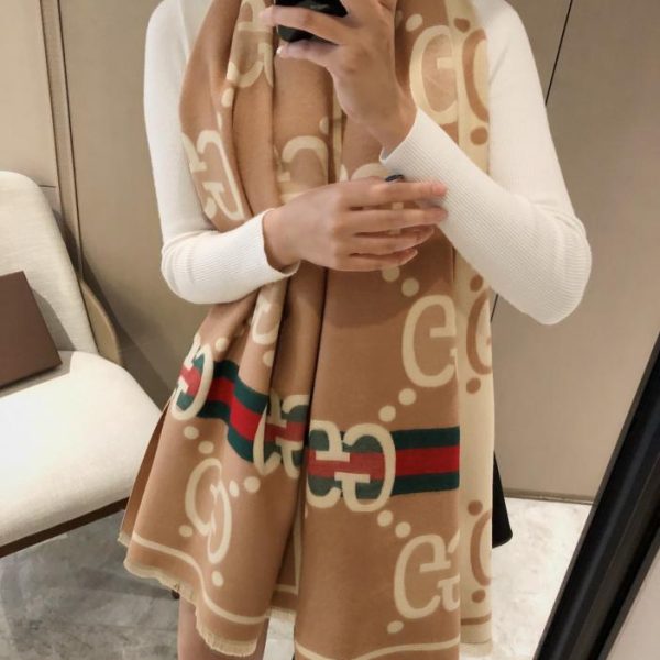 replica,schuhe,beste,kaufen,1:1,besten,seiten,Replik,turnschuhe,sneakers Neuer Gucci-Jacquard-Schal aus Kaschmirimitat mit Buchstaben