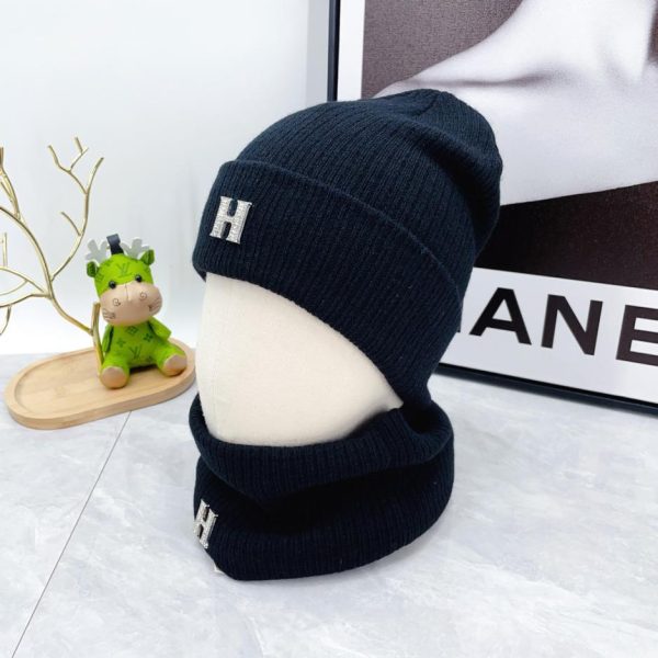 replica,schuhe,beste,kaufen,1:1,besten,seiten,Replik,turnschuhe,sneakers Dreiteiliges Set aus Schal, Mütze und Handschuhen von Hermes