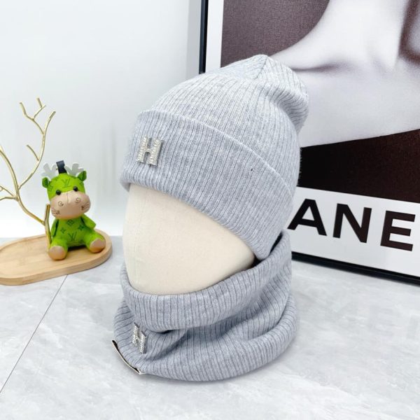 replica,schuhe,beste,kaufen,1:1,besten,seiten,Replik,turnschuhe,sneakers Dreiteiliges Set aus Schal, Mütze und Handschuhen von Hermes