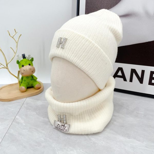 replica,schuhe,beste,kaufen,1:1,besten,seiten,Replik,turnschuhe,sneakers Dreiteiliges Set aus Schal, Mütze und Handschuhen von Hermes