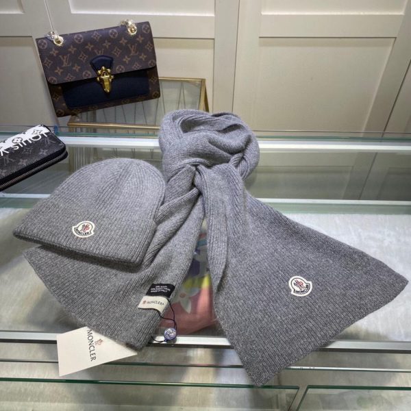 replica,schuhe,beste,kaufen,1:1,besten,seiten,Replik,turnschuhe,sneakers Klassisches Set aus Mütze und Schal von MONCLER