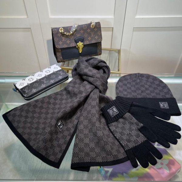 replica,schuhe,beste,kaufen,1:1,besten,seiten,Replik,turnschuhe,sneakers Louis Vuitton [Dreiteiliges Set aus Wollanzug, Mütze, Schal und Handschuhen]