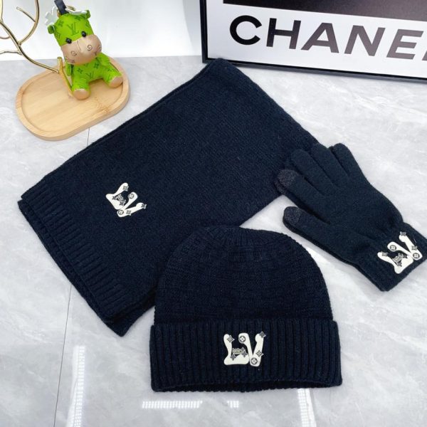 replica,schuhe,beste,kaufen,1:1,besten,seiten,Replik,turnschuhe,sneakers Dreiteiliges Set aus Schal, Mütze und Handschuhen von Louis Vuitton