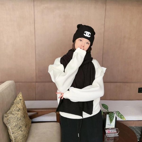 Chanel neues Set aus Mütze und Schal