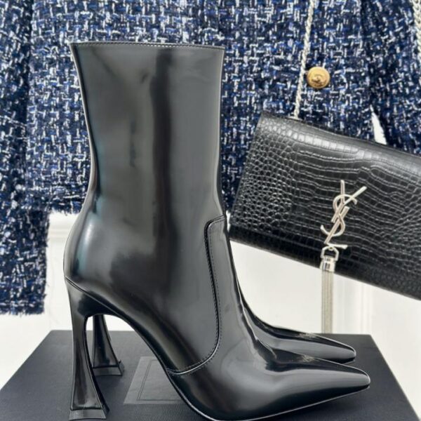 Saint Laurent Stiefel mit spitzer Zehenpartie und hohem Absatz