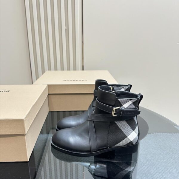 replica,schuhe,beste,kaufen,1:1,besten,seiten,Replik,turnschuhe,sneakers BURBERRBBR-Stiefel vom Designer Daniel Lee