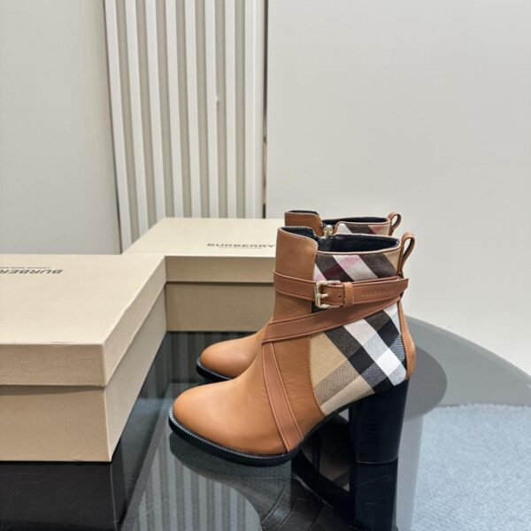 BURBERRBBR-Stiefel vom Designer Daniel Lee