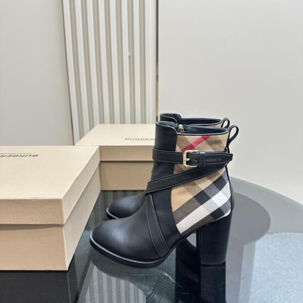 BURBERRBBR-Stiefel vom Designer Daniel Lee