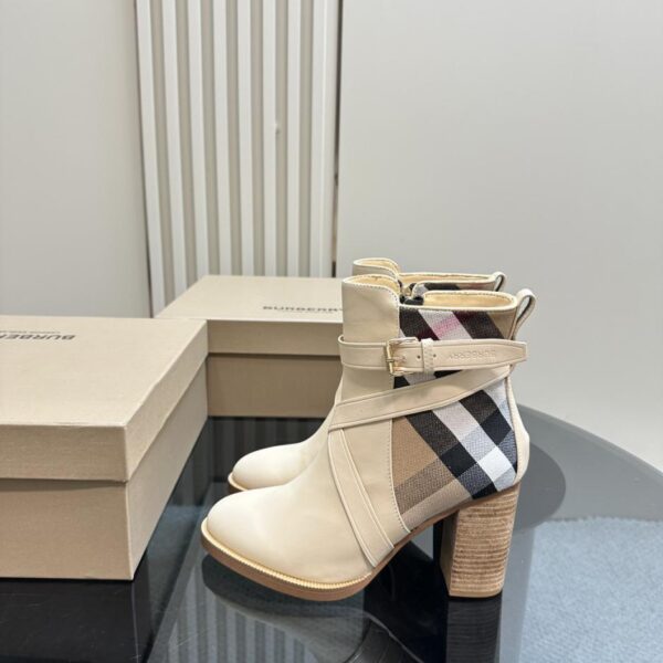 BURBERRBBR-Stiefel vom Designer Daniel Lee