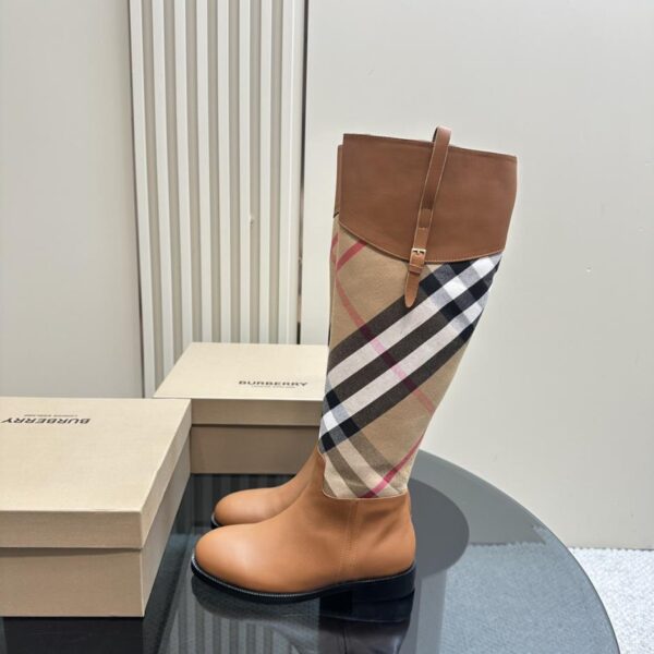 BURBERRBBR-Stiefel vom Designer Daniel Lee