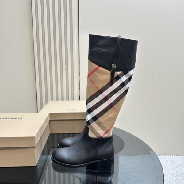 BURBERRBBR-Stiefel vom Designer Daniel Lee
