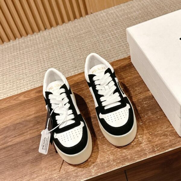 replica,schuhe,beste,kaufen,1:1,besten,seiten,Replik,turnschuhe,sneakers [Top-Version] Prada Frühjahr und Sommer neue dreieckige Logo-weiße Schuhe mit dicken Sohlen, Freizeitschuhe, Wildleder- und Glattledernähte (265B)