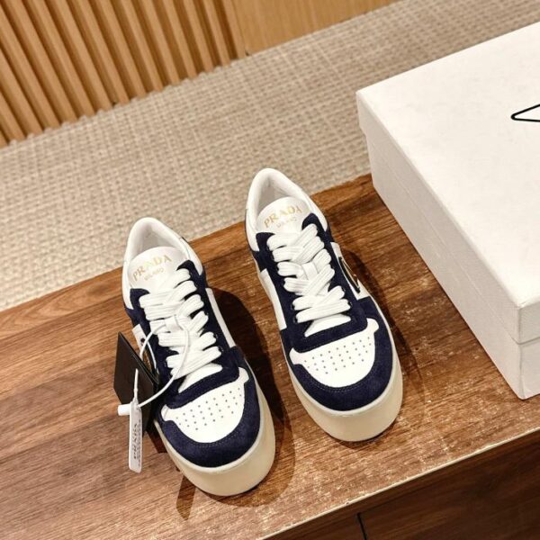 replica,schuhe,beste,kaufen,1:1,besten,seiten,Replik,turnschuhe,sneakers [Top-Version] Prada Frühjahr und Sommer neue dreieckige Logo-weiße Schuhe mit dicken Sohlen, Freizeitschuhe, Wildleder- und Glattledernähte (57BA)