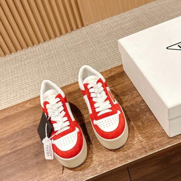 replica,schuhe,beste,kaufen,1:1,besten,seiten,Replik,turnschuhe,sneakers [Top-Version] Prada Frühjahr und Sommer neue dreieckige Logo-weiße Schuhe mit dicken Sohlen, Freizeitschuhe aus Wildleder und Glattleder (7E8C)