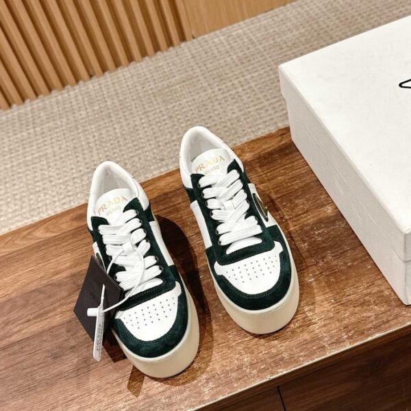 replica,schuhe,beste,kaufen,1:1,besten,seiten,Replik,turnschuhe,sneakers [Top-Version] Prada Frühjahr und Sommer neue dreieckige Logo-weiße Schuhe mit dicken Sohlen, Freizeitschuhe, Wildleder- und Glattledernähte (C461)