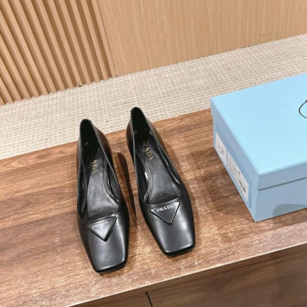 replica,schuhe,beste,kaufen,1:1,besten,seiten,Replik,turnschuhe,sneakers [Top-Version] Prada 25 Frühling und Sommer, Lackleder mit quadratischer Spitze, offene Kante, Perlen, dicker Absatz 880D)