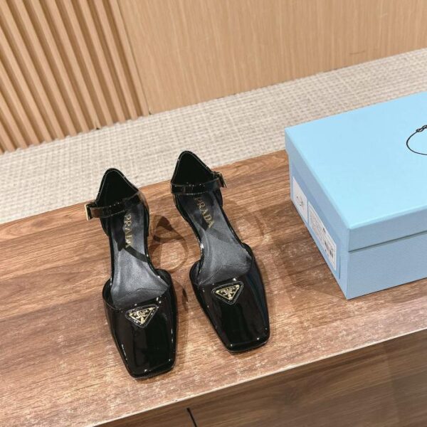 replica,schuhe,beste,kaufen,1:1,besten,seiten,Replik,turnschuhe,sneakers [Top-Version] Prada 25 Frühling und Sommer, quadratische Zehenpartie aus Lackleder, offene Kante, Perlen, dicker Absatz 8A60)