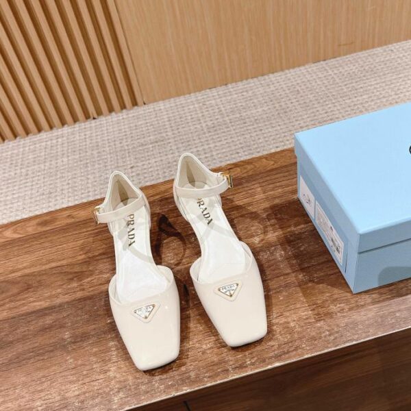 replica,schuhe,beste,kaufen,1:1,besten,seiten,Replik,turnschuhe,sneakers [Top-Version] Prada 25 Frühling und Sommer, quadratische Zehenpartie aus Lackleder, offene Kante, Perlen, dicker Absatz (CE2F)