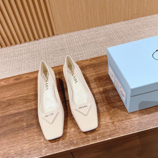 replica,schuhe,beste,kaufen,1:1,besten,seiten,Replik,turnschuhe,sneakers [Top-Version] Prada 25 Frühling und Sommer, quadratische Zehenpartie aus Lackleder, offene Kante, Perlen, dicker Absatz EBE7)
