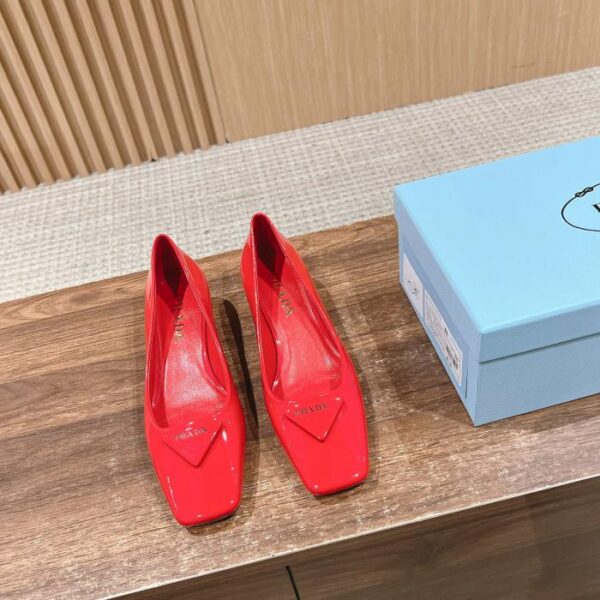 replica,schuhe,beste,kaufen,1:1,besten,seiten,Replik,turnschuhe,sneakers [Top-Version] Prada 25 Frühling und Sommer, quadratische Zehenpartie aus Lackleder, offene Kante, Perlen, dicker Absatz (F019)