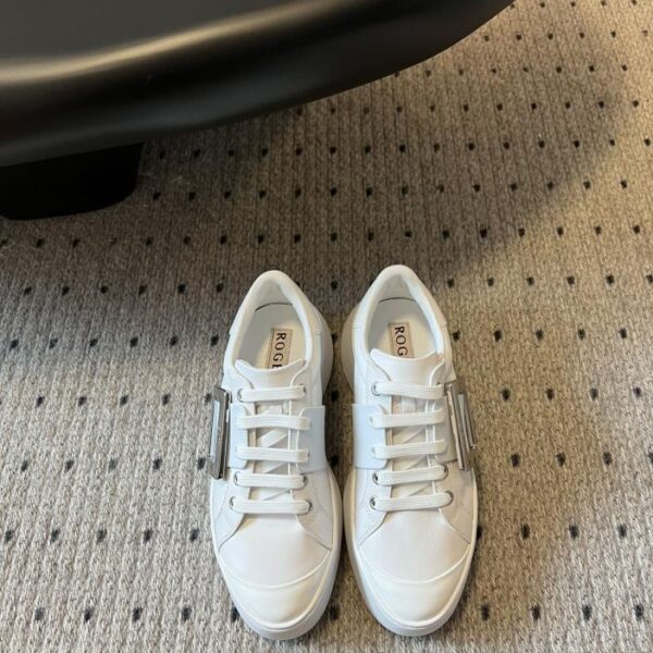 Weiße Roger Vivie-Schuhe zur Erhöhung der Körpergröße