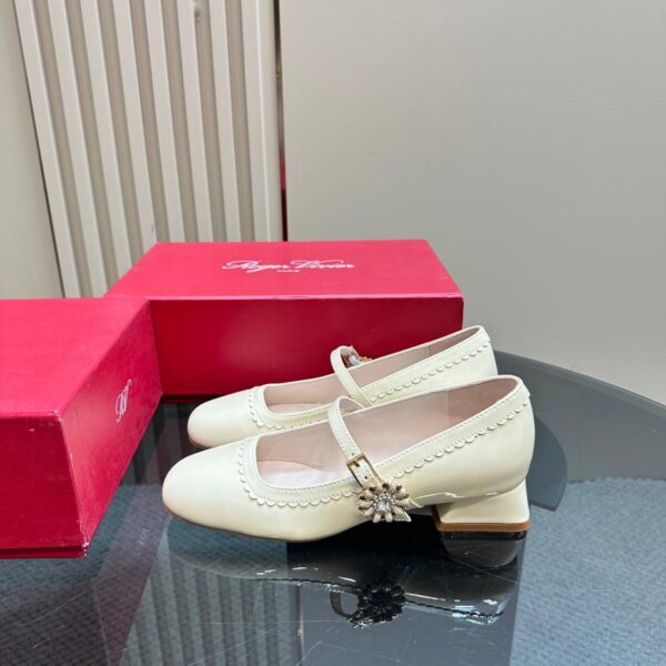 Rover Vivier RV Mary Jane-Schuhe mit Diamantschnalle