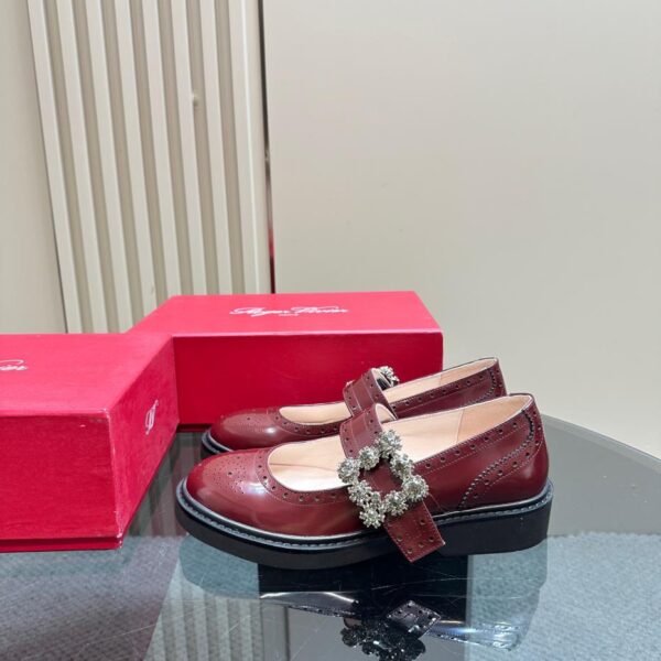Roger Vivier RV klassische Mary Jane-Schuhe mit gravierter Strassschnalle