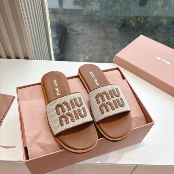 G067 Miu Miu flache, gewebte Monogramm-Flats