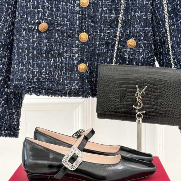 Klassische Mary Jane-Schuhe mit Strassschnalle von Roger Vivier