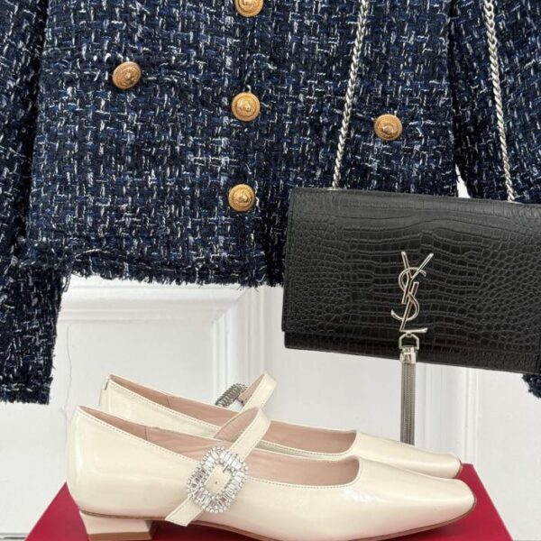Klassische Mary Jane-Schuhe mit Strassschnalle von Roger Vivier