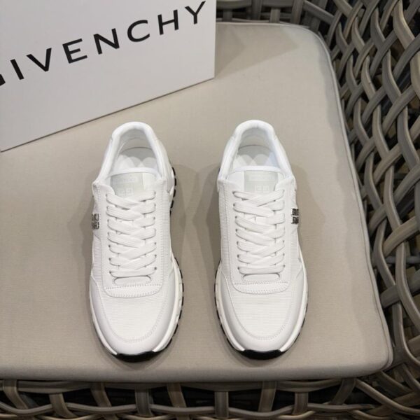 Niedrige Freizeitschuhe von GIVENCHY