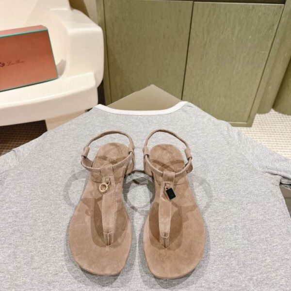 Neue Sandalen von Loro Piana