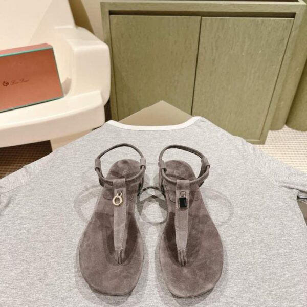 Neue Sandalen von Loro Piana