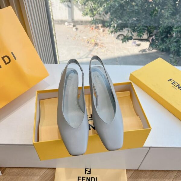 Fendi neue Schuhe, Hausschuhe der neuen Saison