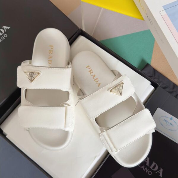 replica,schuhe,beste,kaufen,1:1,besten,seiten,Replik,turnschuhe,sneakers Prada Nappa-Serie mit dicker Sohle und Klettverschluss-Dreieckslogo-Sandalen für Damen