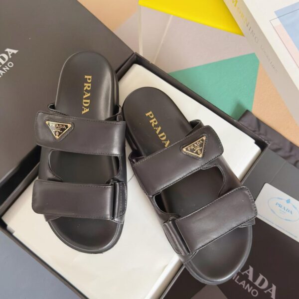 replica,schuhe,beste,kaufen,1:1,besten,seiten,Replik,turnschuhe,sneakers Prada Nappa-Serie mit dicker Sohle und Klettverschluss-Dreieckslogo-Sandalen für Damen