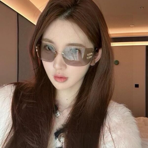 Harte Damen-Sonnenbrille von MIUMIU