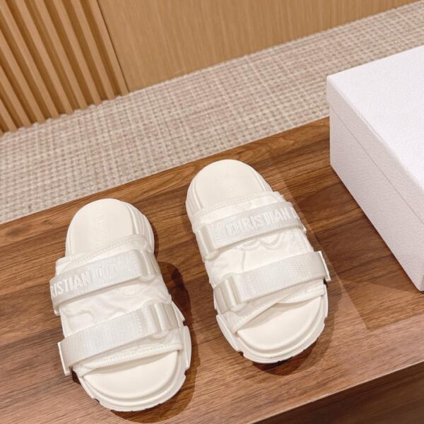 DIOR Dior Frühlings- und Sommer-Neue Strandpantoffeln mit dicken Sohlen