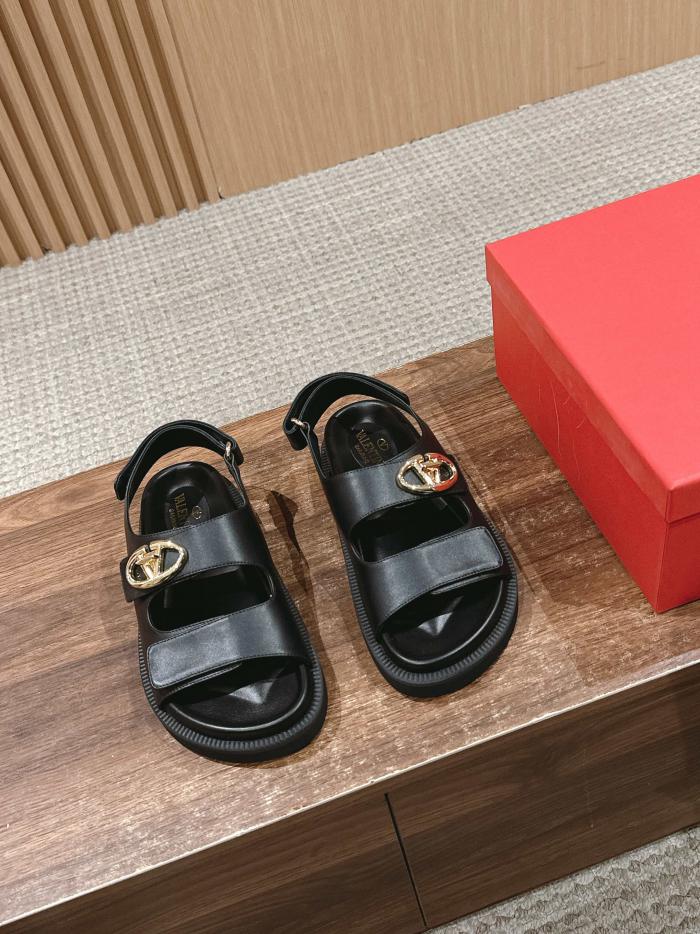 replica,schuhe,beste,kaufen,1:1,besten,seiten,Replik,turnschuhe,sneakers Valentino neue Strandsandalen mit Klettverschluss und großer V-Schnalle. Freizeitsandalen mit Klettverschluss replica,schuhe,beste,kaufen,1:1,besten,seiten,Replik,turnschuhe,sneakers Valentino neue Strandsandalen mit Klettverschluss und großer V-Schnalle. Freizeitsandalen mit Klettverschluss