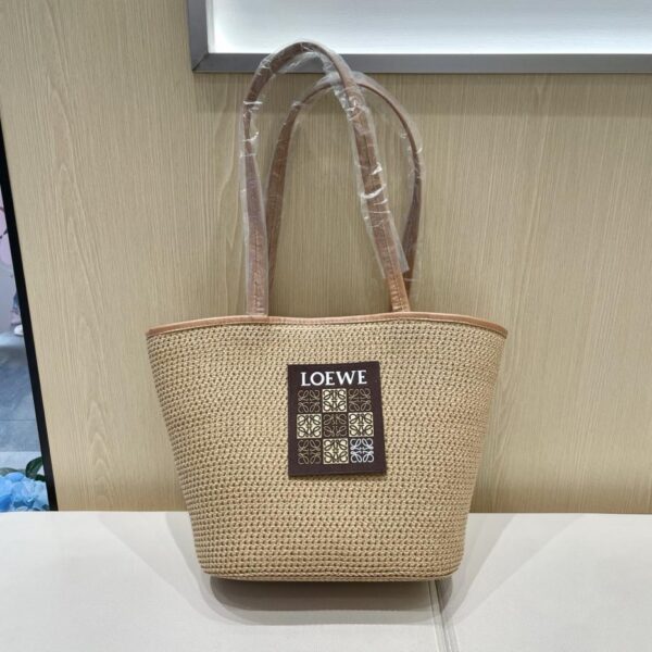 LOEWE Tasche aus feinem Strohgeflecht