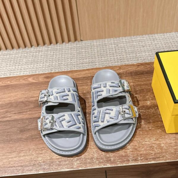 replica,schuhe,beste,kaufen,1:1,besten,seiten,Replik,turnschuhe,sneakers Flache Hausschuhe mit Doppelriemen von Fendi