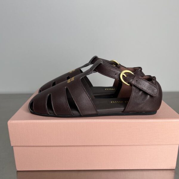[Top-Version] Miu Miu Baotou Römersandalen für den frühen Frühling und Sommer