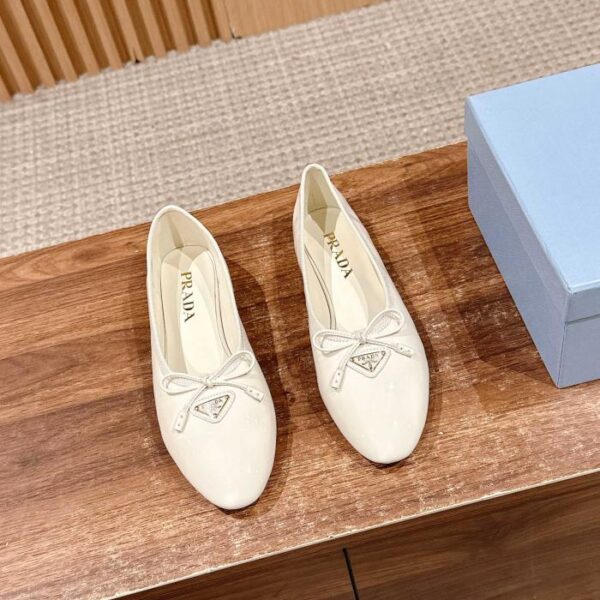 replica,schuhe,beste,kaufen,1:1,besten,seiten,Replik,turnschuhe,sneakers Prada Frühling und Sommer neue runde Zehen-Dreiecksmarke Mary Jane-Schuhe Ballett
