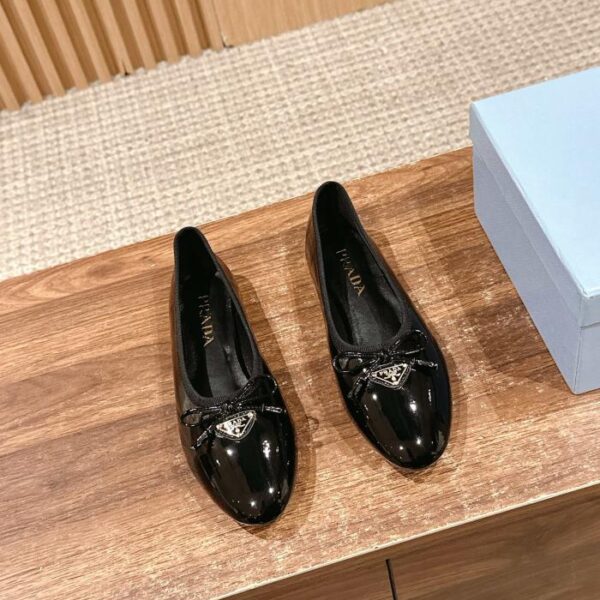 replica,schuhe,beste,kaufen,1:1,besten,seiten,Replik,turnschuhe,sneakers Prada Frühling und Sommer neue runde Zehen-Dreiecksmarke Mary Jane-Schuhe Ballett