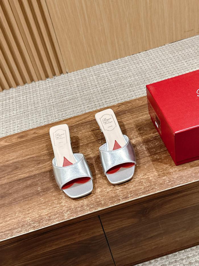 replica,schuhe,beste,kaufen,1:1,besten,seiten,Replik,turnschuhe,sneakers Roger Vivier Frühjahr/Sommer Neue Hausschuhe mit Diamantabsatz replica,schuhe,beste,kaufen,1:1,besten,seiten,Replik,turnschuhe,sneakers Roger Vivier Frühjahr/Sommer Neue Hausschuhe mit Diamantabsatz
