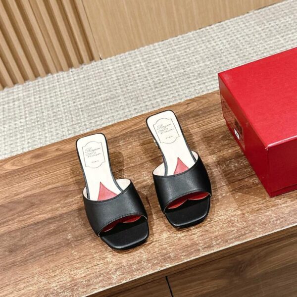 replica,schuhe,beste,kaufen,1:1,besten,seiten,Replik,turnschuhe,sneakers Roger Vivier Frühjahr/Sommer Neue Hausschuhe mit Diamantabsatz