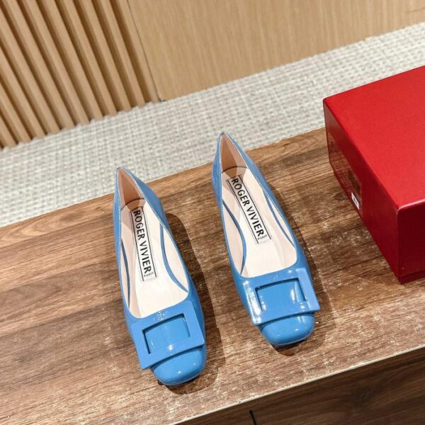 replica,schuhe,beste,kaufen,1:1,besten,seiten,Replik,turnschuhe,sneakers Roger Viviers neue U Look-Schuhe mit runder Spitze für den frühen Frühling
