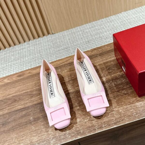 Roger Viviers neue U Look-Schuhe mit runder Spitze für den frühen Frühling